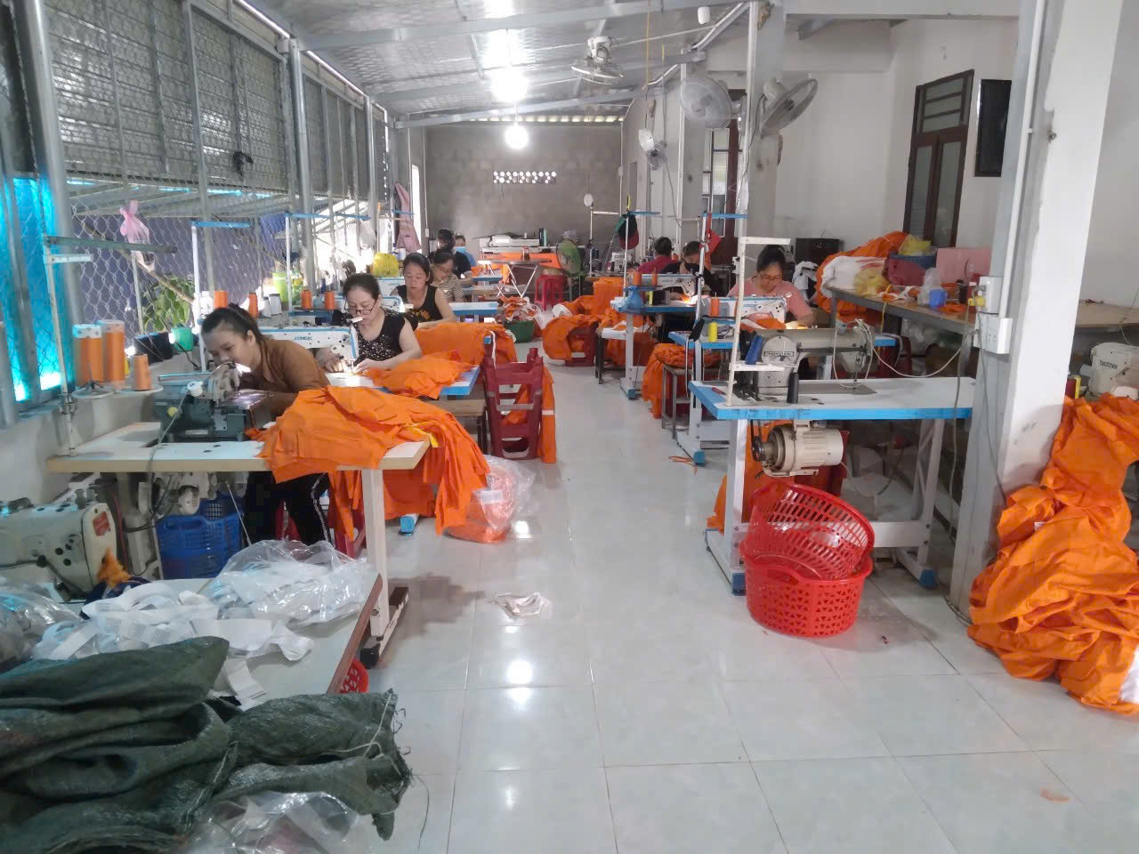 Xưởng may bảo hộ lao động